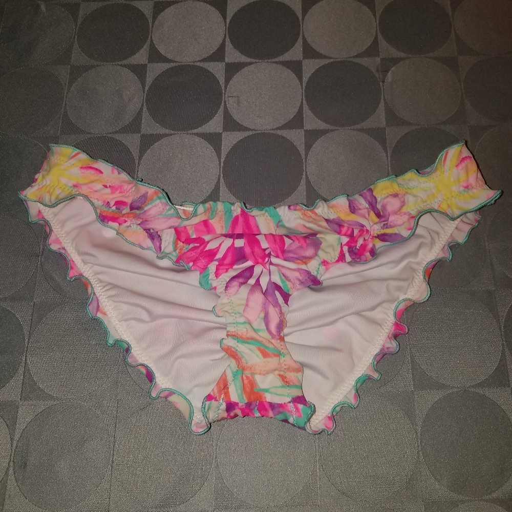 XS Victoria's Secret Ruffle Edge Cheeky Bottom